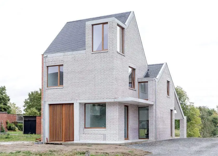 Atap dan Dinding Warna Cerah untuk Model Rumah Minimalis